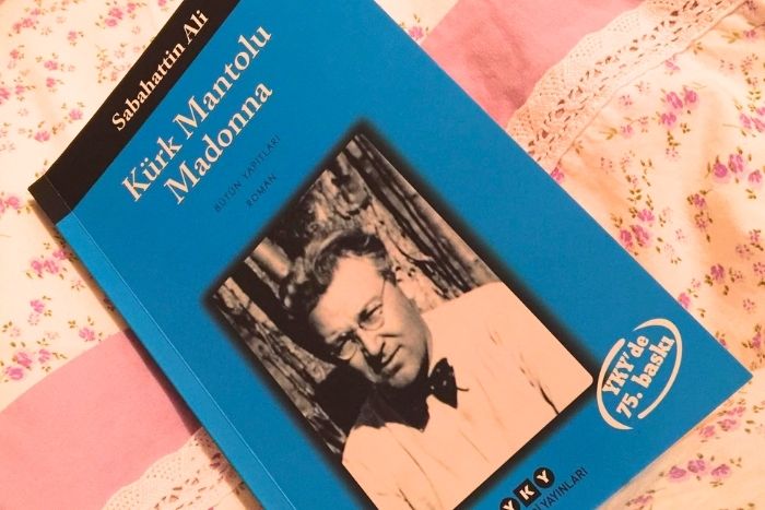 Kürk Mantolu Madonna Özeti