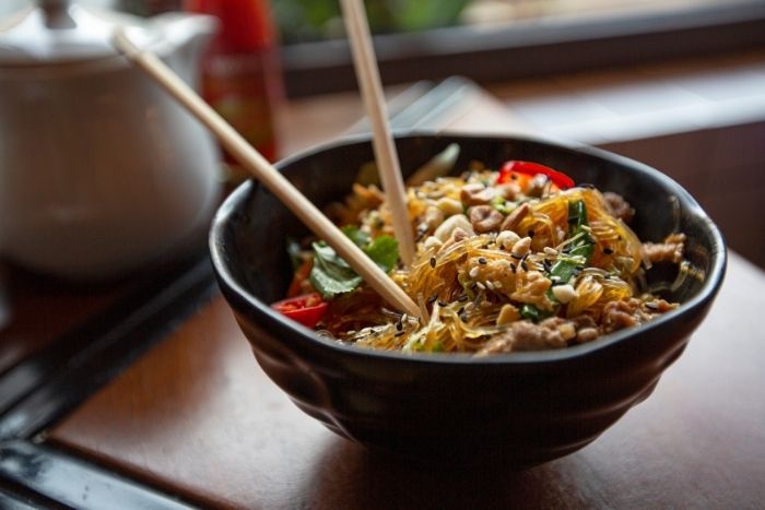 Noodle Yanına Ne Gider